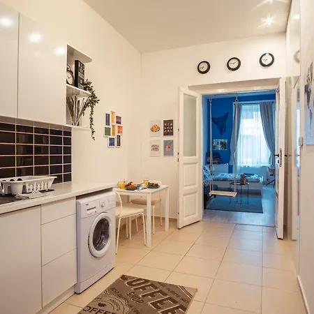 Kiraly88 - Location In Budapest!