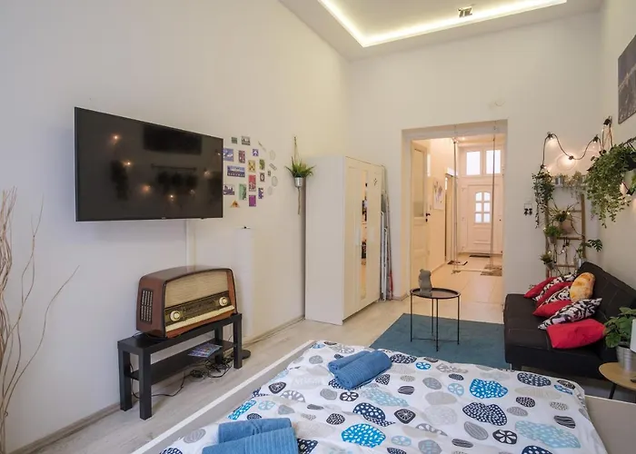 Daire Kiraly88 - Location In Budapest!